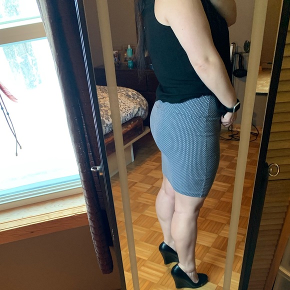 4/$25 Cute patterned high waisted skirt size XL - Picture 1 of 9